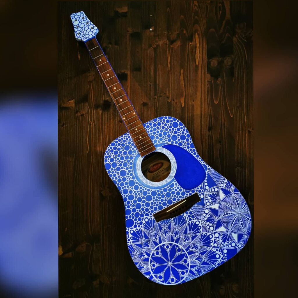 Jessies Art Mandala Gitarre vorne